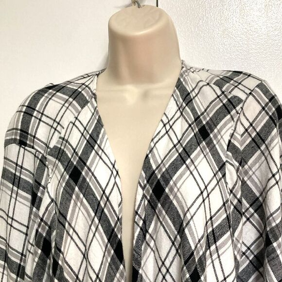 TORRID Black White Gingham Checkered Fringed Rolled Tab Sleeve Cardigan Kimo 4X - Picture 5 of 11